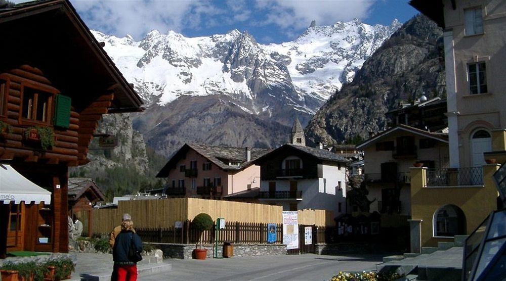 Hotel Del Viale Courmayeur Buitenkant foto